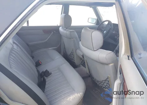 1985 Mercedes-Benz 380 Se z USA, uszkodzony, nr VIN WDBCA32C0FA190208